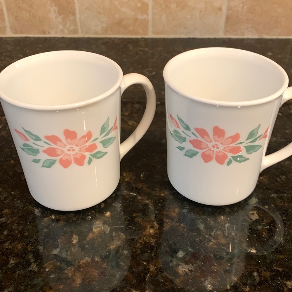 Set of two vintage Corning mugs